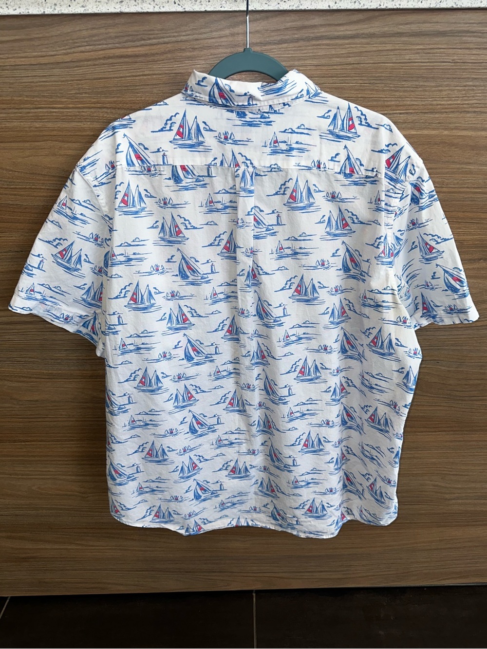Vineyard Vines White Short-Sleeve Button-Down with Blue and Red Sailboat Print - Picture 2 of 3